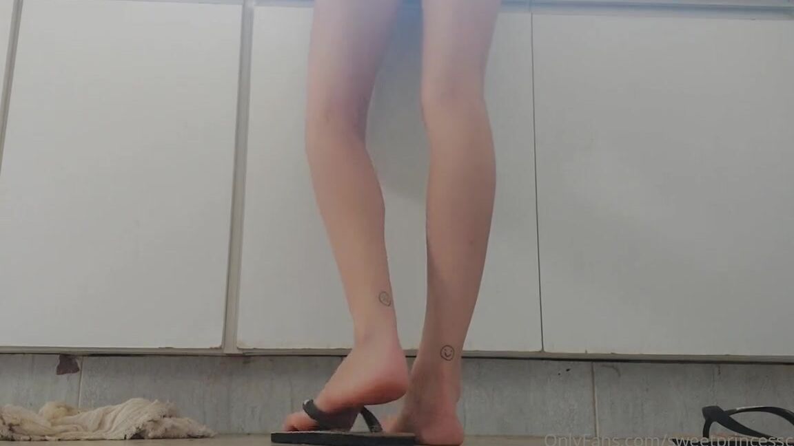 Sweetprincesscandy Nicknamed Sweetprincesscandy Onlyfans Washing The Dishes Like A Good Girl Do You Enjoy Longer Videos Like This One