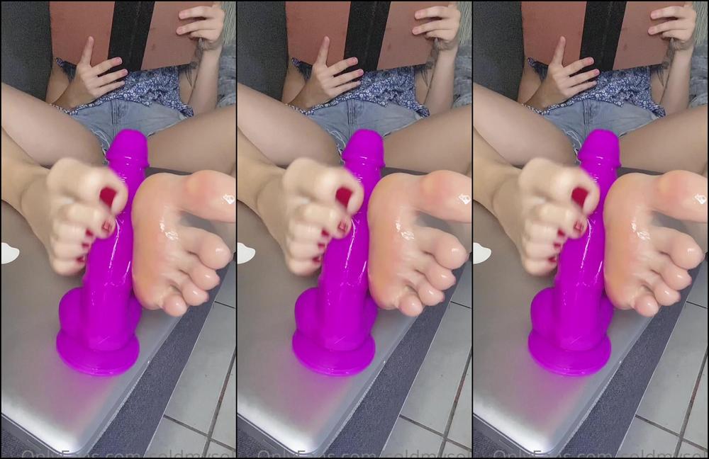 Soldmysole You Re So Horny For My Feet You Can T Even Wait For Me To Stop Reading Lucky For You