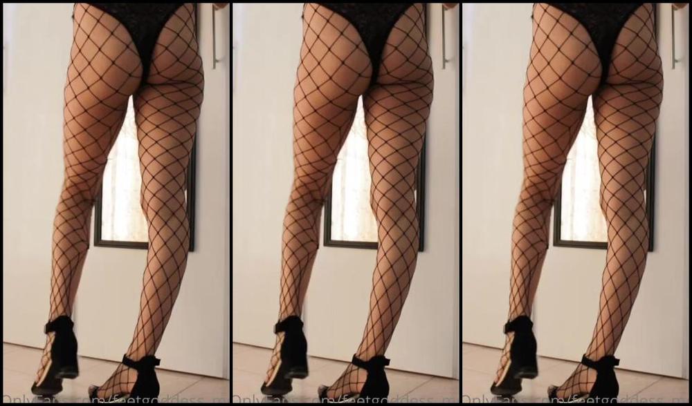 Goddess Mel Nicknamed Feetgoddess Mel Onlyfans Let Me Know In The Comments What Would You Like To See With These Fishnet Stockings Do You Like