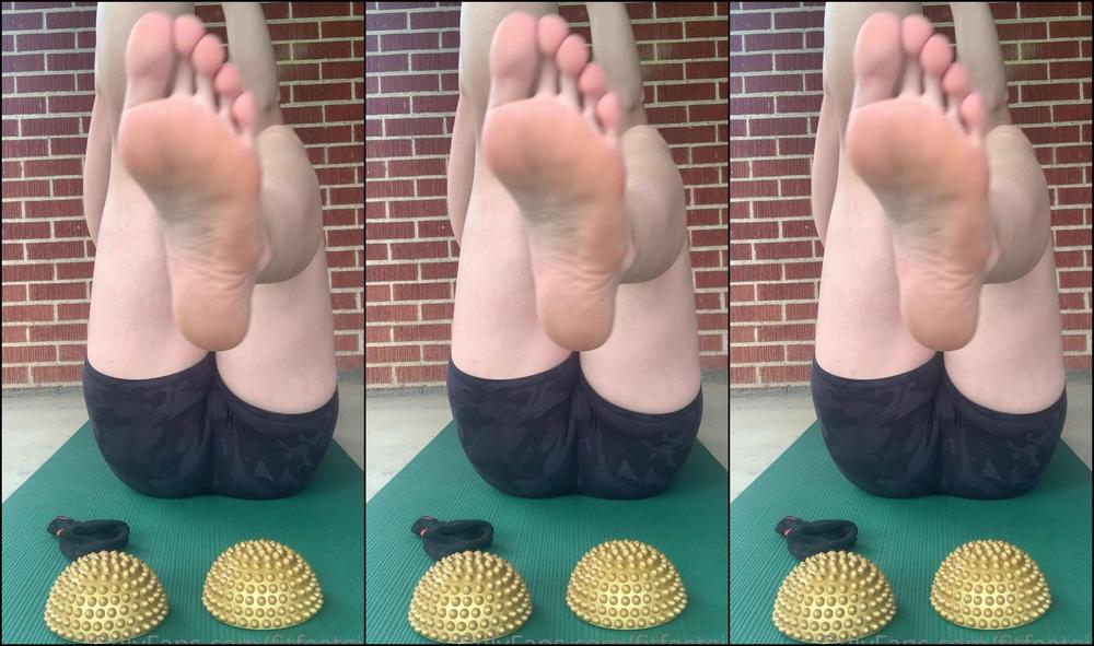 Fityoginina Yamuna Foot Roller Fun These Are Little Foot Strengtheners Idk How To Use Them Ye
