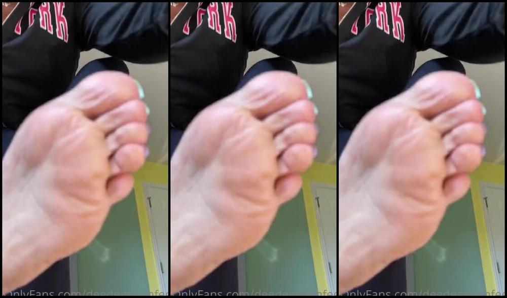 Deedeericanfeet Onlyfans As Requested In Giantess View But I Don T Remember What Kind Of Request This Was Lol Looks
