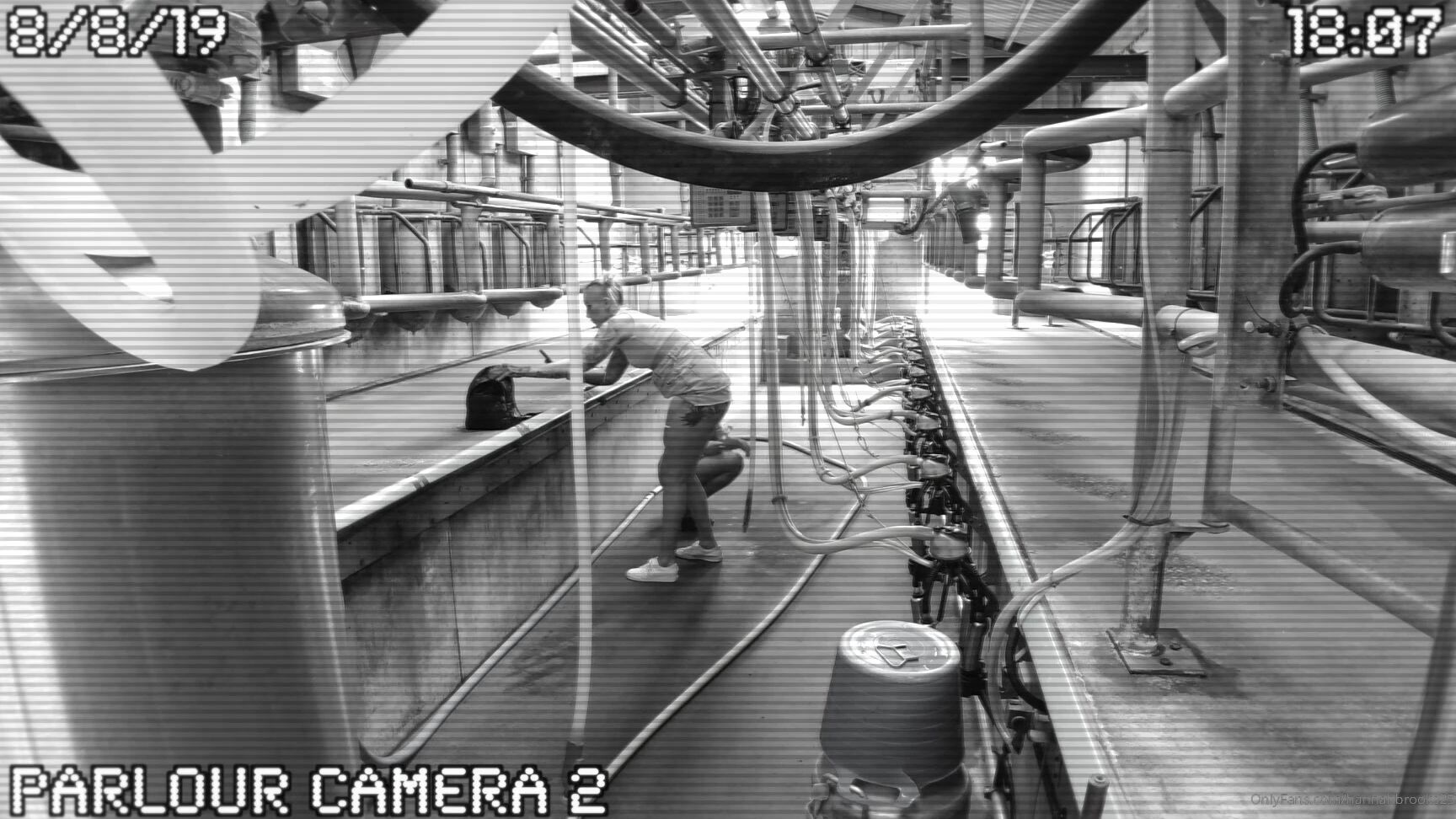 Hannahbrooks Getting Naughty In The Milking Parlour On The Farmyard With My Hot Friend Xxx Throwba