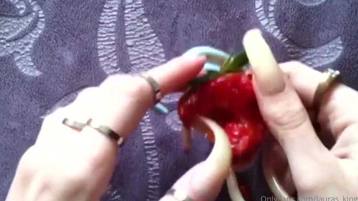 Lalalaura Nicknamed Lauras Kingdom 09 28 2020 Onlyfans Video Happy Birthday To Christina Simone Shes 20 Here Is Her First Nail Fetish Video With Lauras