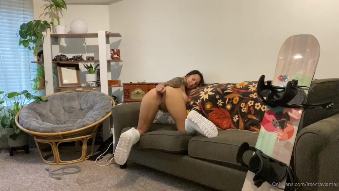 Itsoctaviamay Hot Snowboarder Catches You Spying On Her And Gives You A Show