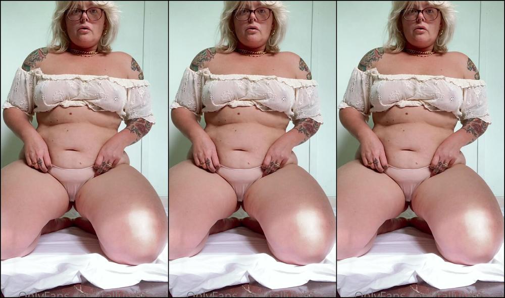 Tallulahmoon 2221182723 09 15 2021 Anxiety Level At 90 But Still Keeping Sexy