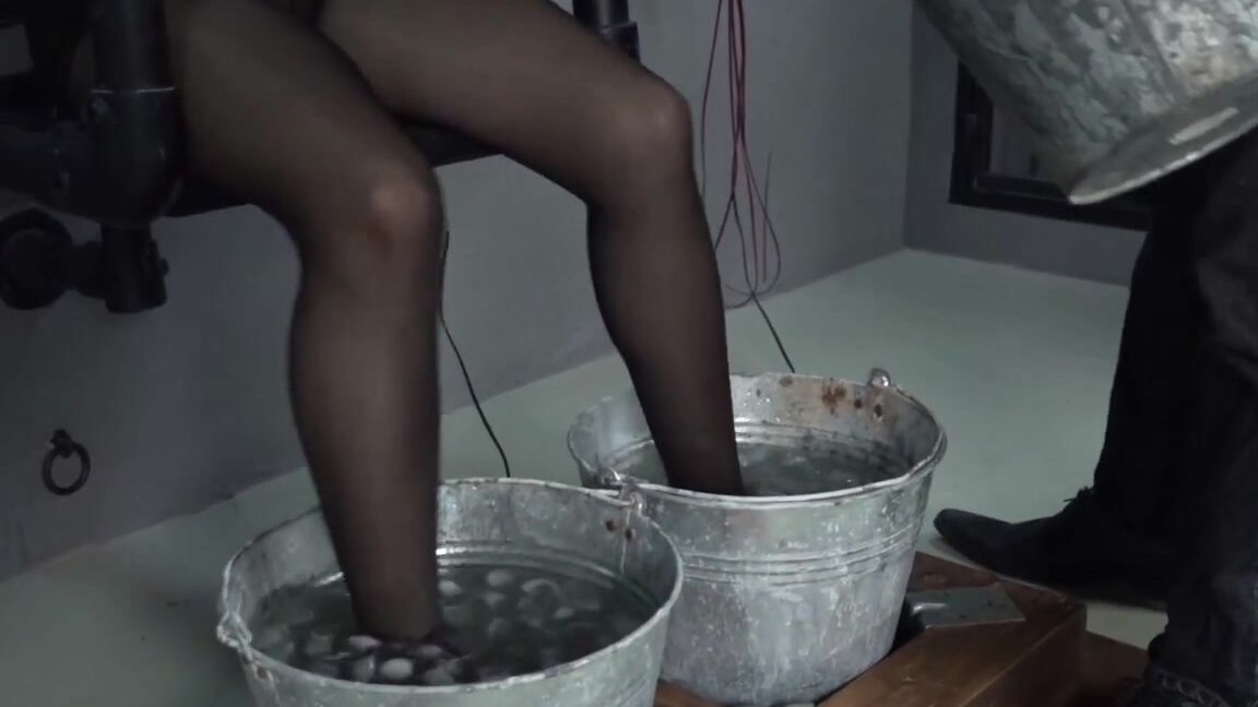 aiyana 2017 10 20 cold feet Amateur