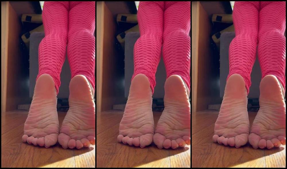 Catprincessfeet Onlyfans Mmmmmm Wrinkled Soles In Leggingscome Drool