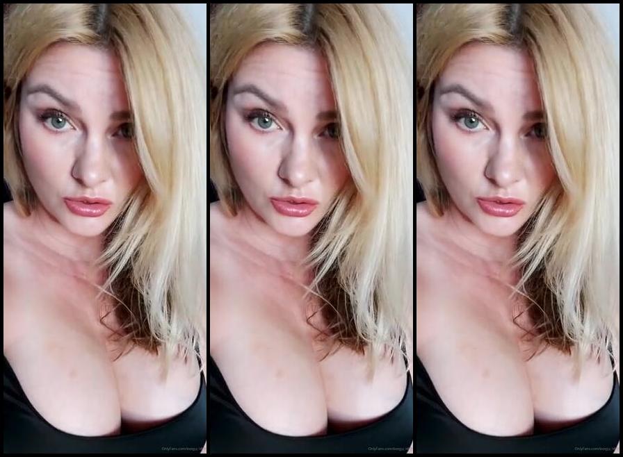 Lady Sara Borgia Onlyfans Are You Looking At My Cleavage