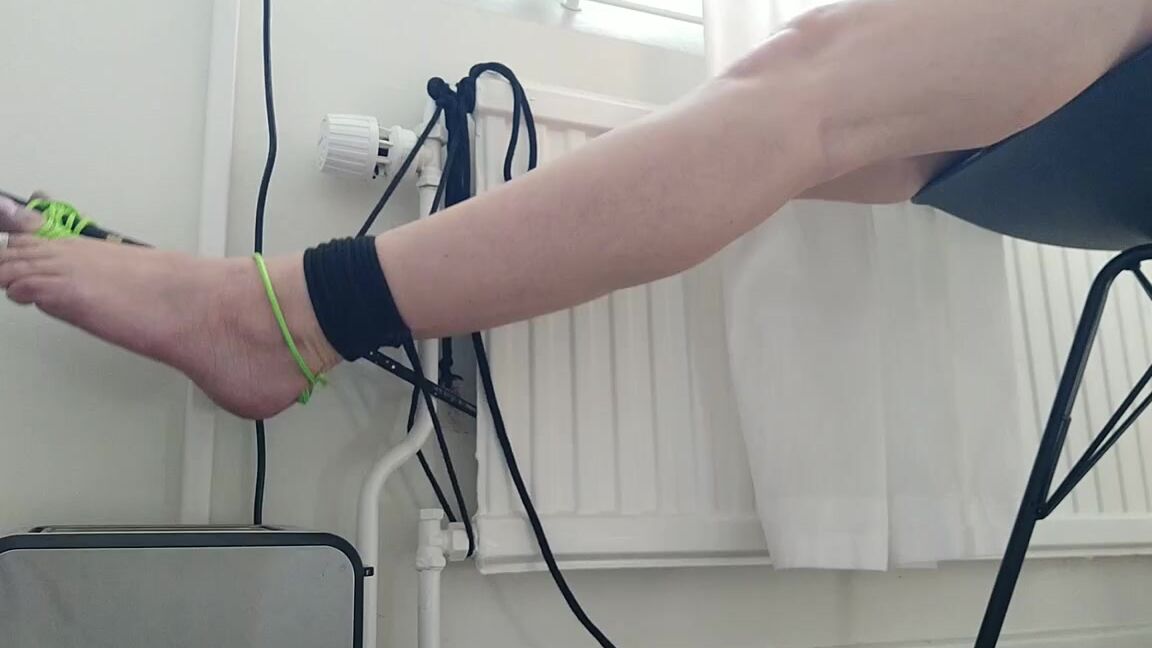 Frejas Submissive Feet Nicknamed Frejassubmissivefeet Onlyfans I Was Going To Call This Post T0Rture By Kitchen Gear As I Tie Myself2