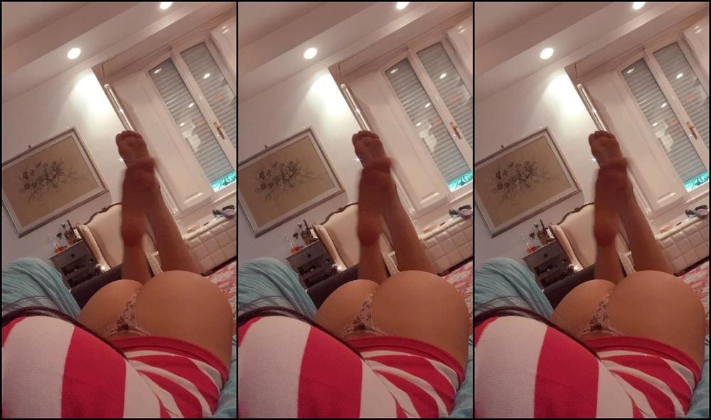 Mistress Gaia Lick My Dirty Feet