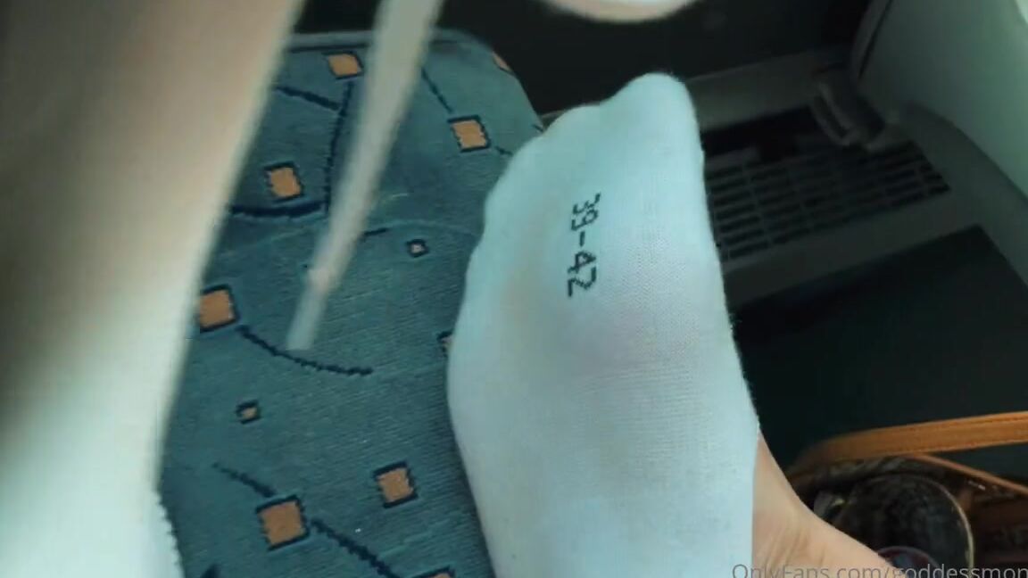 Goddessmona 91 Onlyfans Wie Ich Schon Auf Twitter Mitgeteilt Habe Werde Ich In Meinem Urlaub Nur Ein Einziges Paar Sockenp