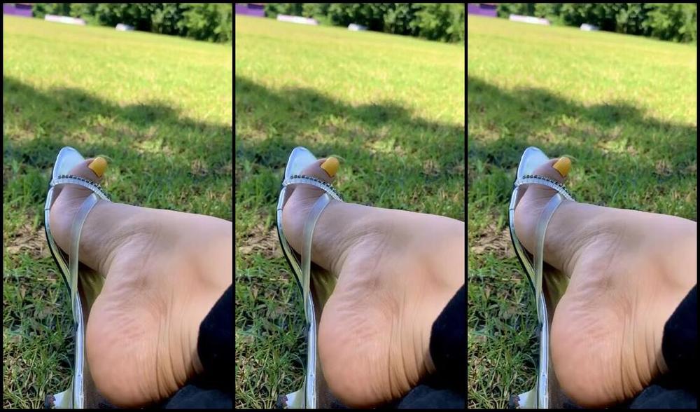 Goddess Cinnamon Aka Cinnamonfeet2 Onlyfans Perfect Day To Be Outside Catching Some Looks On My Feet While Danglin These Sexy Sandals