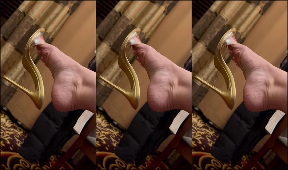 Grazigoddess 3142674065 04 12 2024 While I Rest At The Hotel Recovering I Show Off My Delicious Feet To You