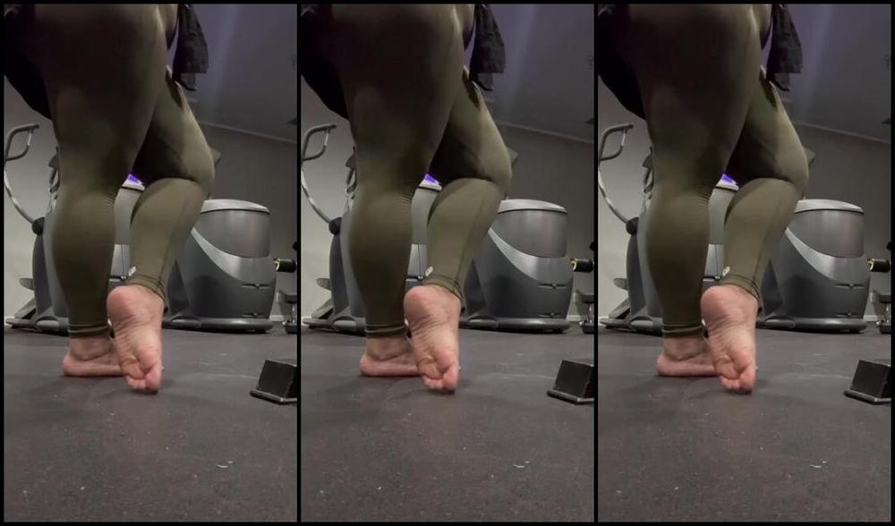 Iwantnique Onlyfans Worship My Dirty Feet In Public So I Know It S Real