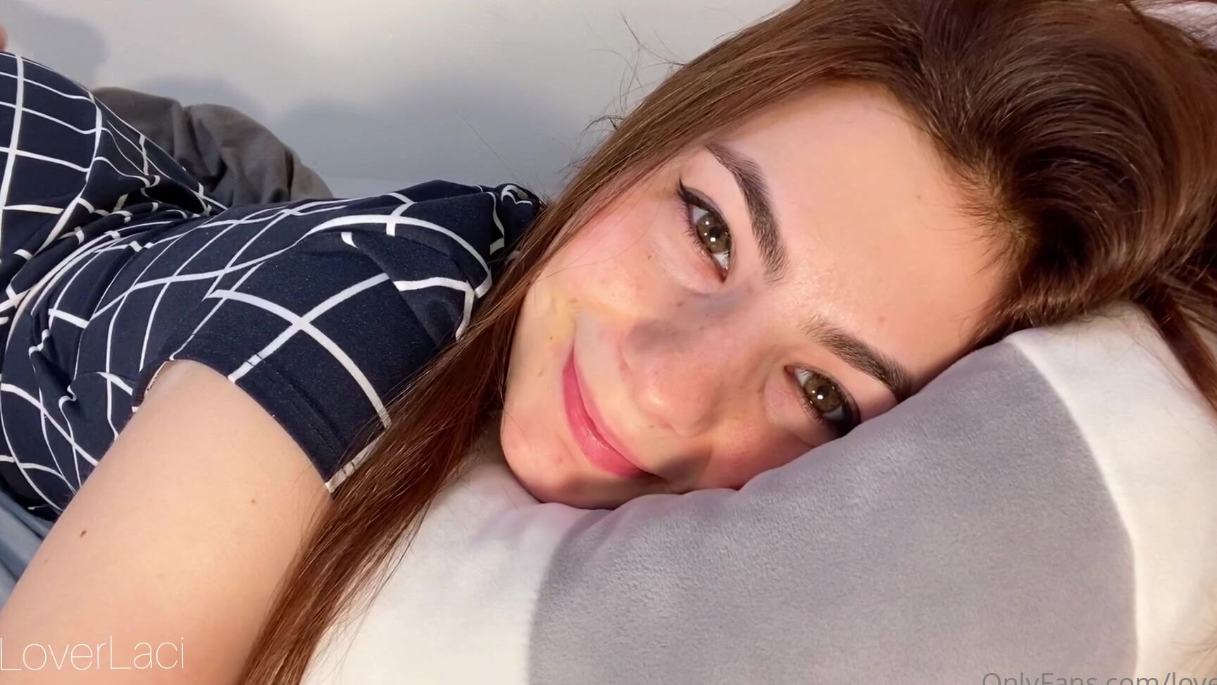 loverlaci-21-10-2020-1112170568-would-you-wanna-cuddle-up-with-me