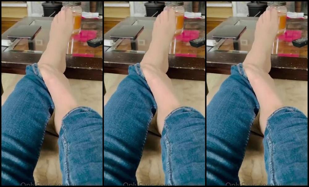 Shawna Nicknamed Granitegirl Onlyfans This Is For My Pantyhose And Feet Lovers