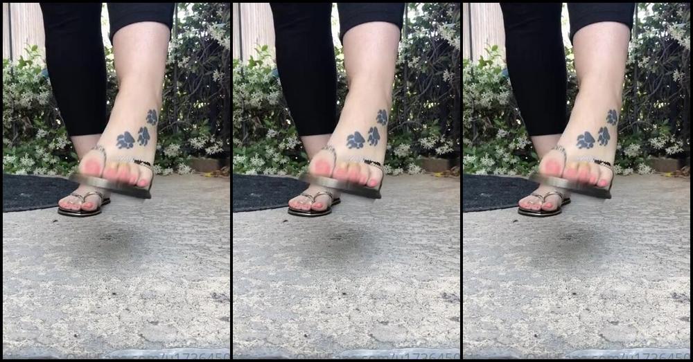 Prettynikkitoez Onlyfans Outside Flipflop Tease Don T You Love The Way They Slap My Soles
