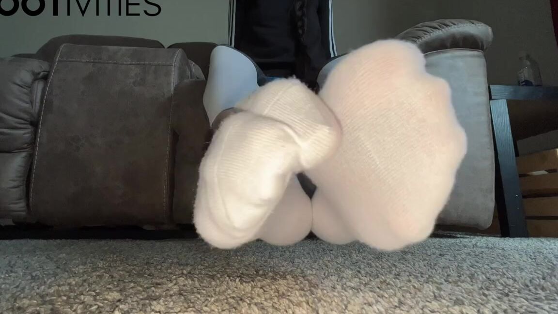 Ivy S Feet Nicknamed Footivy Foot Fetish 02 24 2023 Onlyfans Video Silent Sock Worship Teasing You Silently With My Worn White Socks