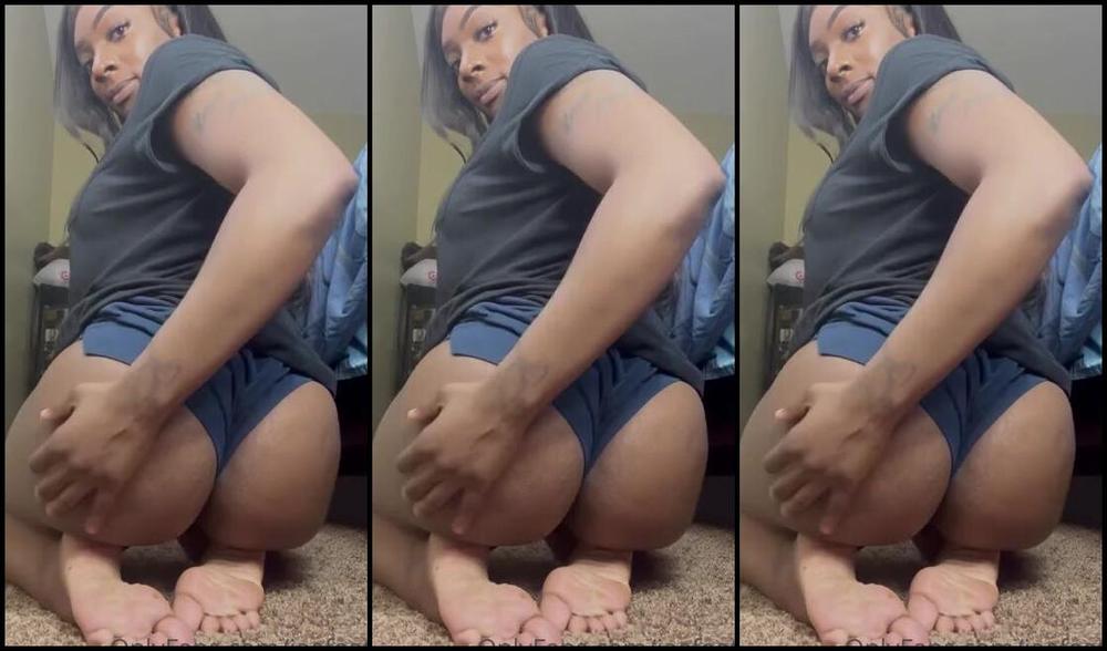 Jaefeetz Onlyfans Lets Start The Week Off With This Big Ol Booty And Soft Solesp