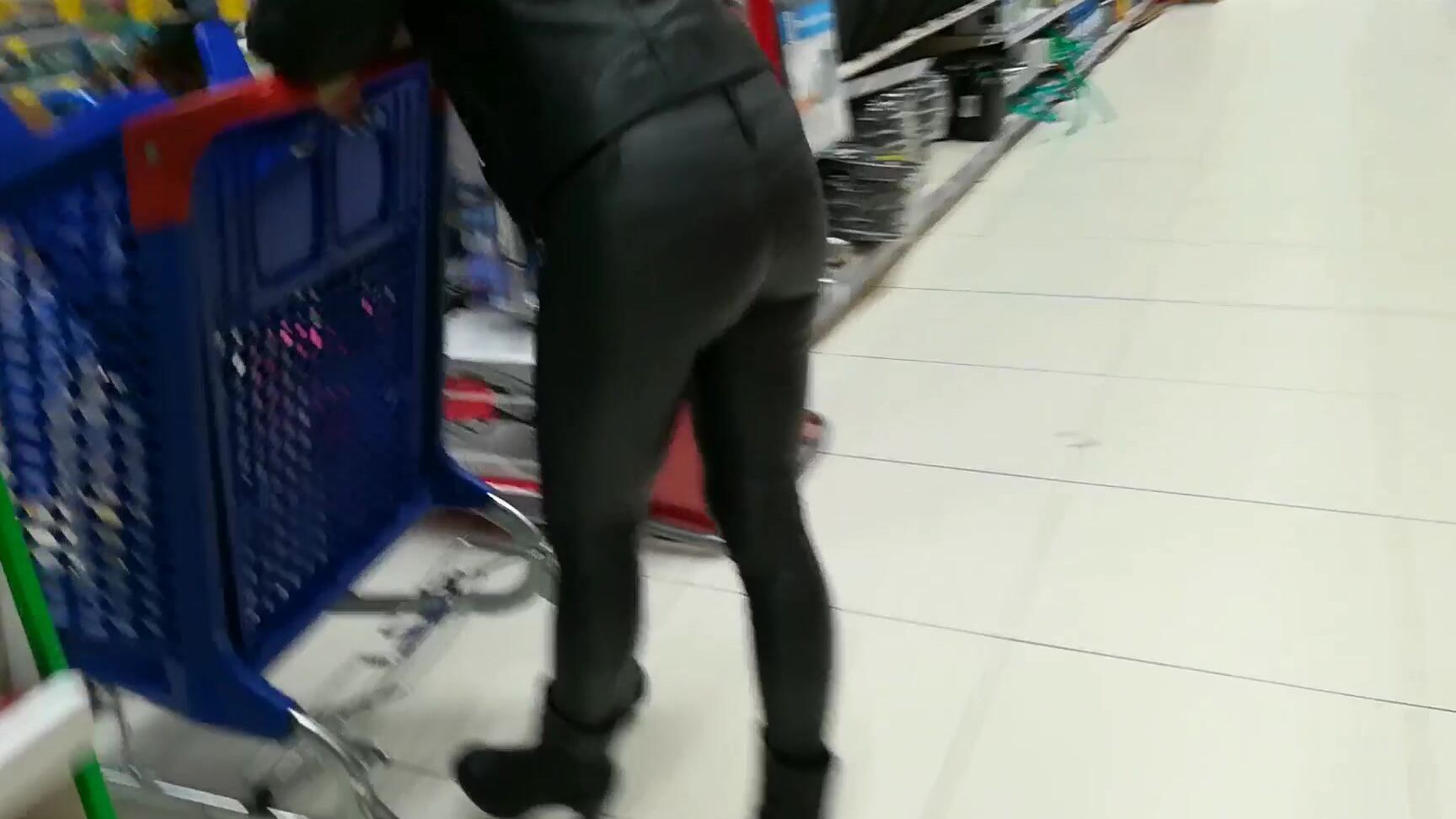 KinkyPornCpl - Leather And Wedgie In A Big Hiper Market ManyVids