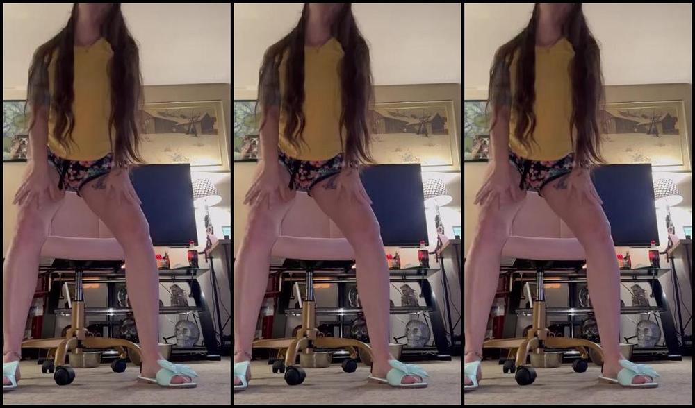 Soldmysolesforink Nicknamed Soldmysolesforink 03 11 2024 Onlyfans Video How Easily Could I Distract You From Your Show Happy Monday My Boys Im Not Feeling