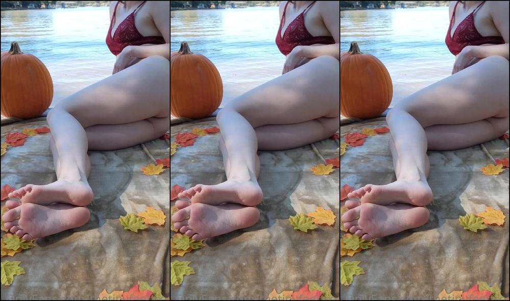 Thetinyfeettreat Feet And Ass In The Autumn Light Autumn Is Fading And Winter Is On The Way In I M Soaki