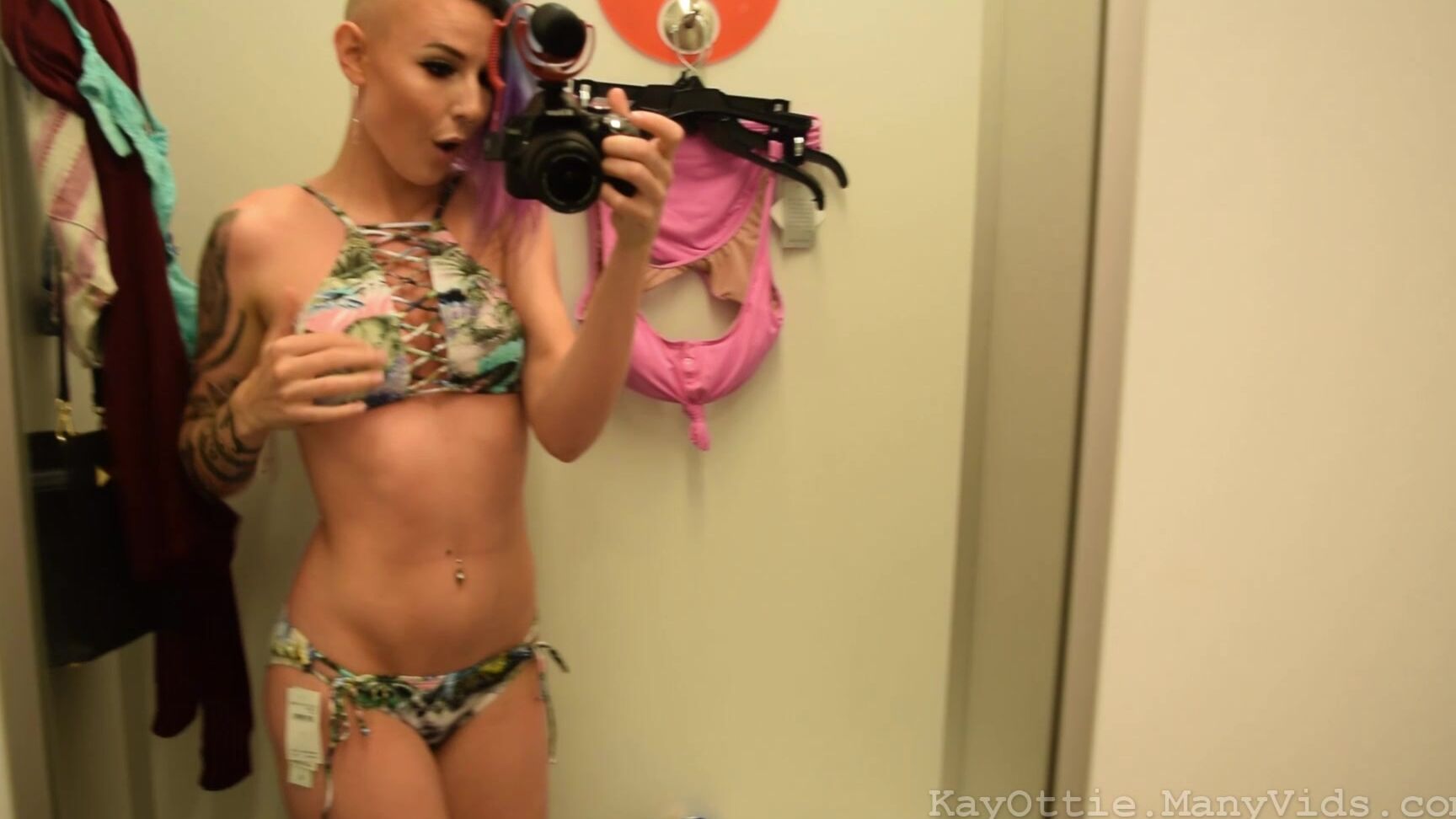 Kay Ottie Wearing A Butt Plug Cumming In Public Manyvids