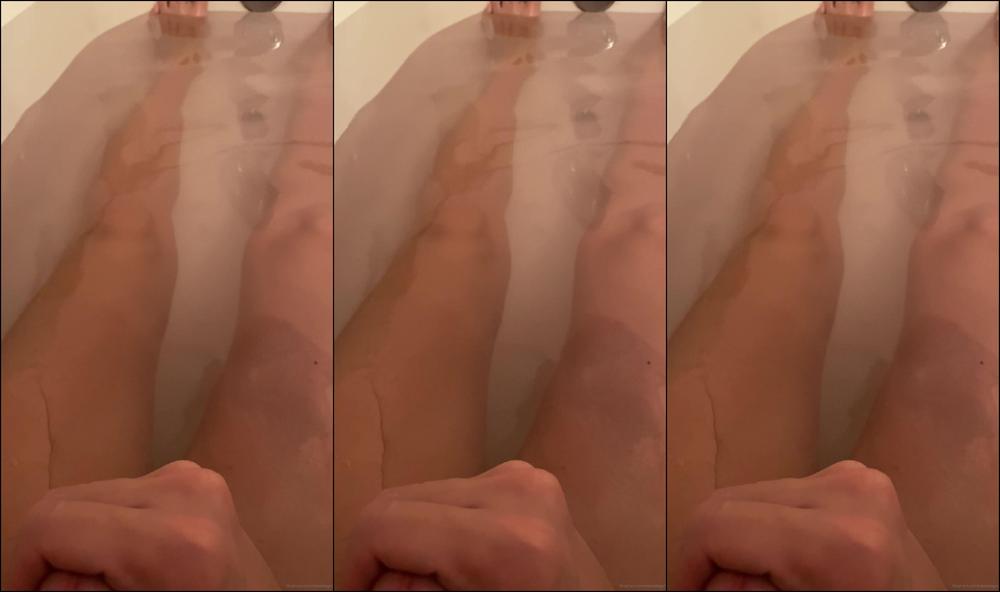 kellycocksin-01-04-2020-206131435-edging-my-cock-and-wiggling-my-toes-in-the-bath