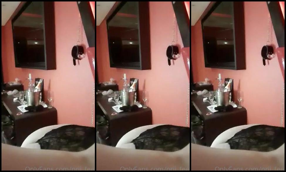 prii-feet-20-05-2021-2114263871-playing-with-mel-fire-tickling-and-licking-her-feet-brincando-com-a-mel-fire-vendad