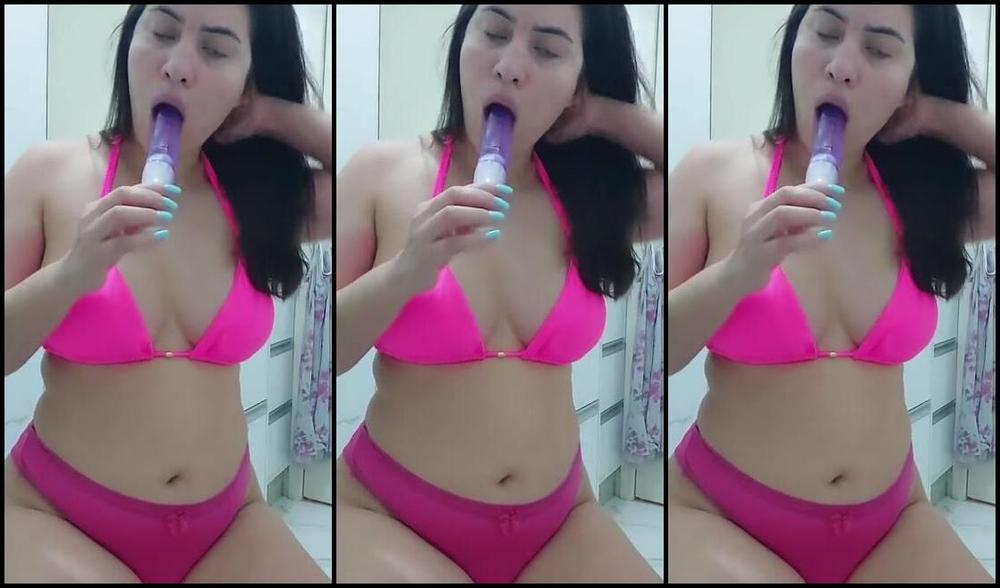 Isis Cristine Nicknamed Isiscristinepremium Onlyfans I Love Teasing You You Watch Me Suck My Dildo And I Want You To Imagine