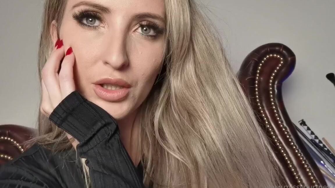 Misscourtneym Onlyfans Worship My Legs And Loubs Hp