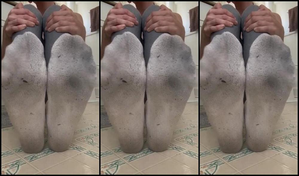 Brooketootsies Nicknamed Brooketootsies 03 20 2024 Onlyfans Video Removing Shoes After A Long Run These Shoes Are For Sale Btw Id Love To