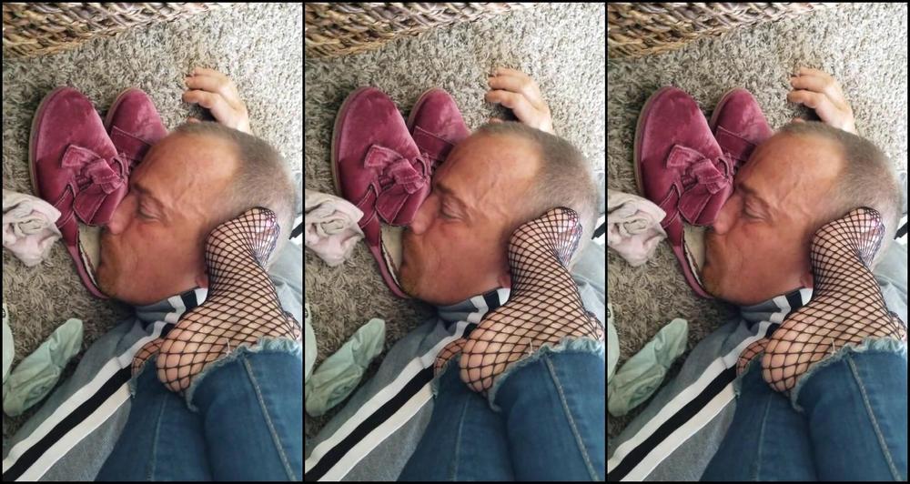 Zephianna Tormenting My Slave In My Fishnet Stocking Feet