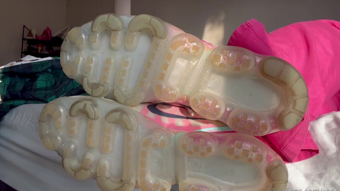 Servingbarefeet Aka Servingfet Onlyfans Sorry Fellas This Video Never Uploaded For Me Yesterday So Funky Foot Friday Is Now A Stinky Saturda