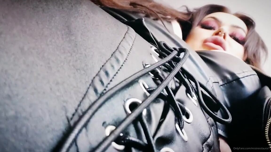 Miss Laura Nicknamed Mistresslaura11 Onlyfans Clip Oh You Can Smell My Pussy Down There Can You