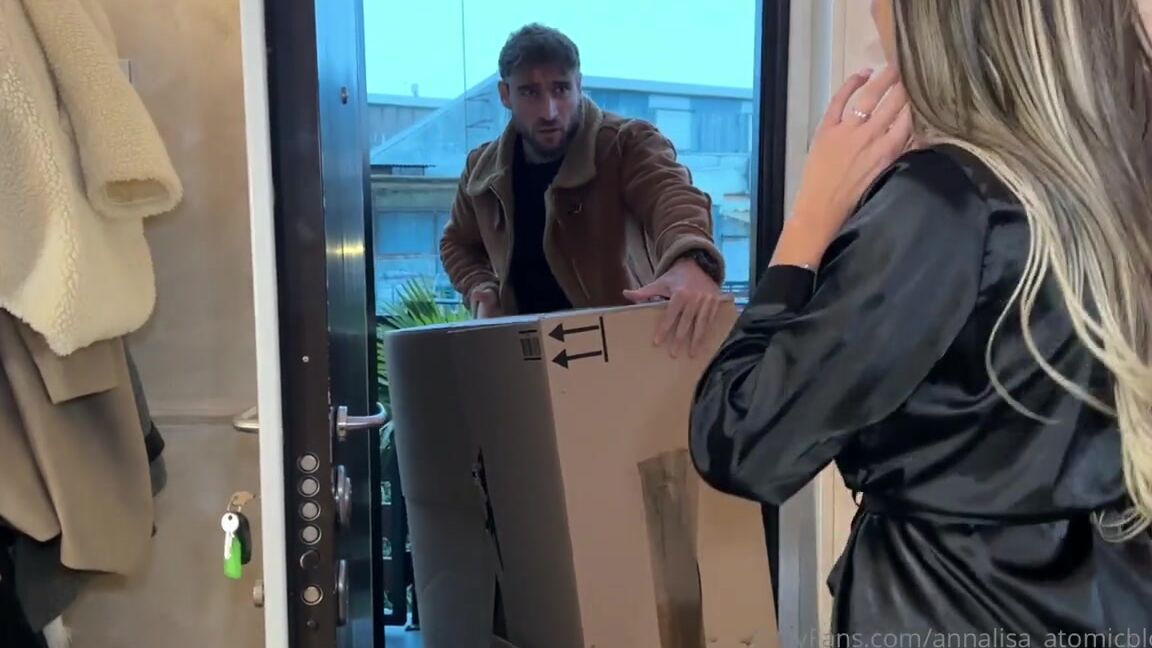 Annalisa Atomicblonde Onlyfans Regalo Di San Valentino Sono Il Regalo Di Giselle Ladycobra Arrivo In Un Paccop