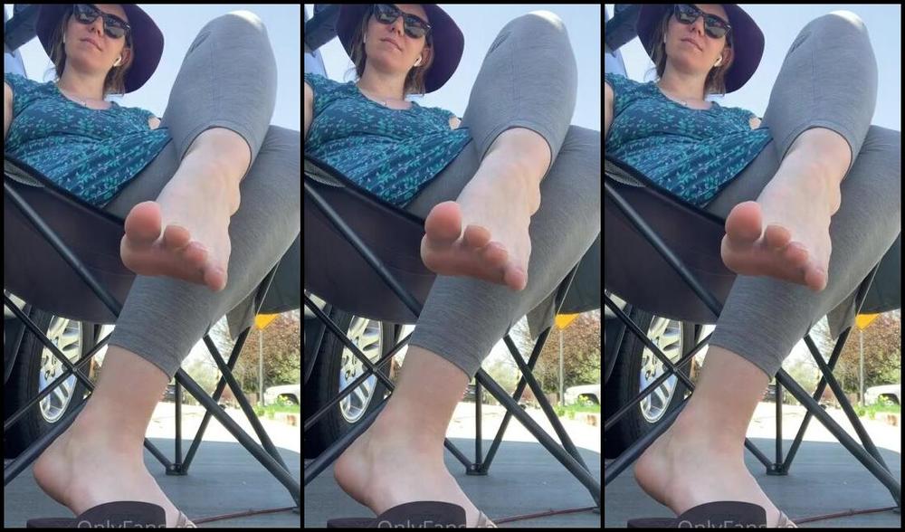 Nina Aka Fityoginina Onlyfans I Was Social Distance Socializing Out On My Curb With A Few Neighbors And Slyly Propped My Phone And C