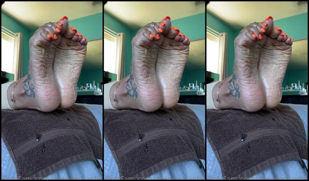 Deedeericanfeet Onlyfans Side Views Of My Oily Soles