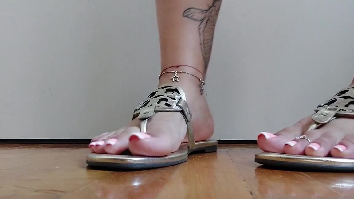 Mica Sandy Nicknamed Sandysmallfeet Onlyfans This Is For Those Who Like This Sticky Sound Of My Soles In My New Sandals
