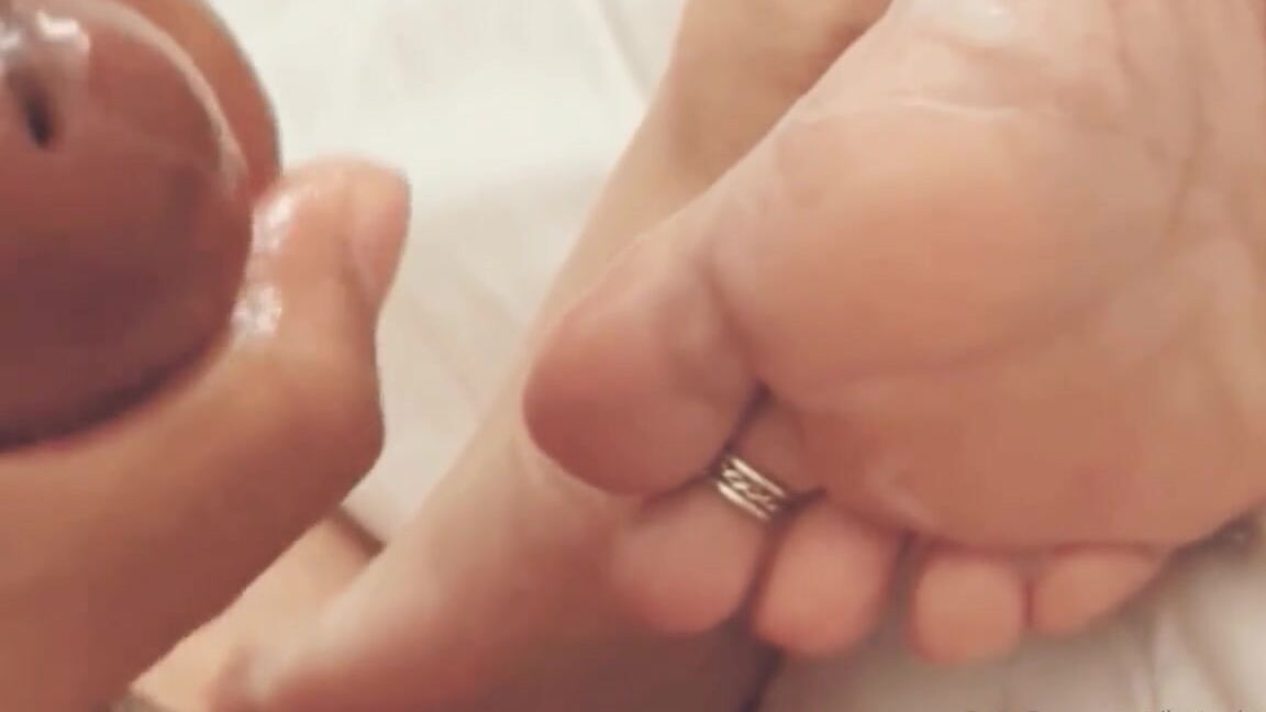 Kate Dangle Nicknamed Katedangle 07 19 2024 Onlyfans Video My Soles Needed Some Moisturizer Will You Help Me Find More