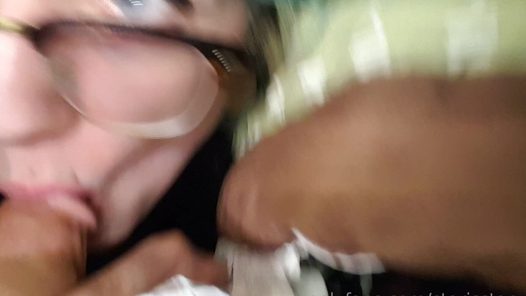 starisstarving-22-05-2019-33524649-his-eyes-were-on-the-road-my-mouth-was-on-his