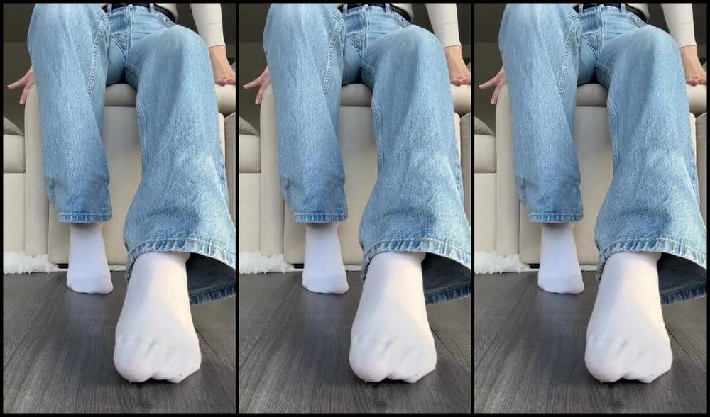 Sarina Jones Nicknamed Sarinajones 05 24 2025 Onlyfans Video I Just Put On My Socks