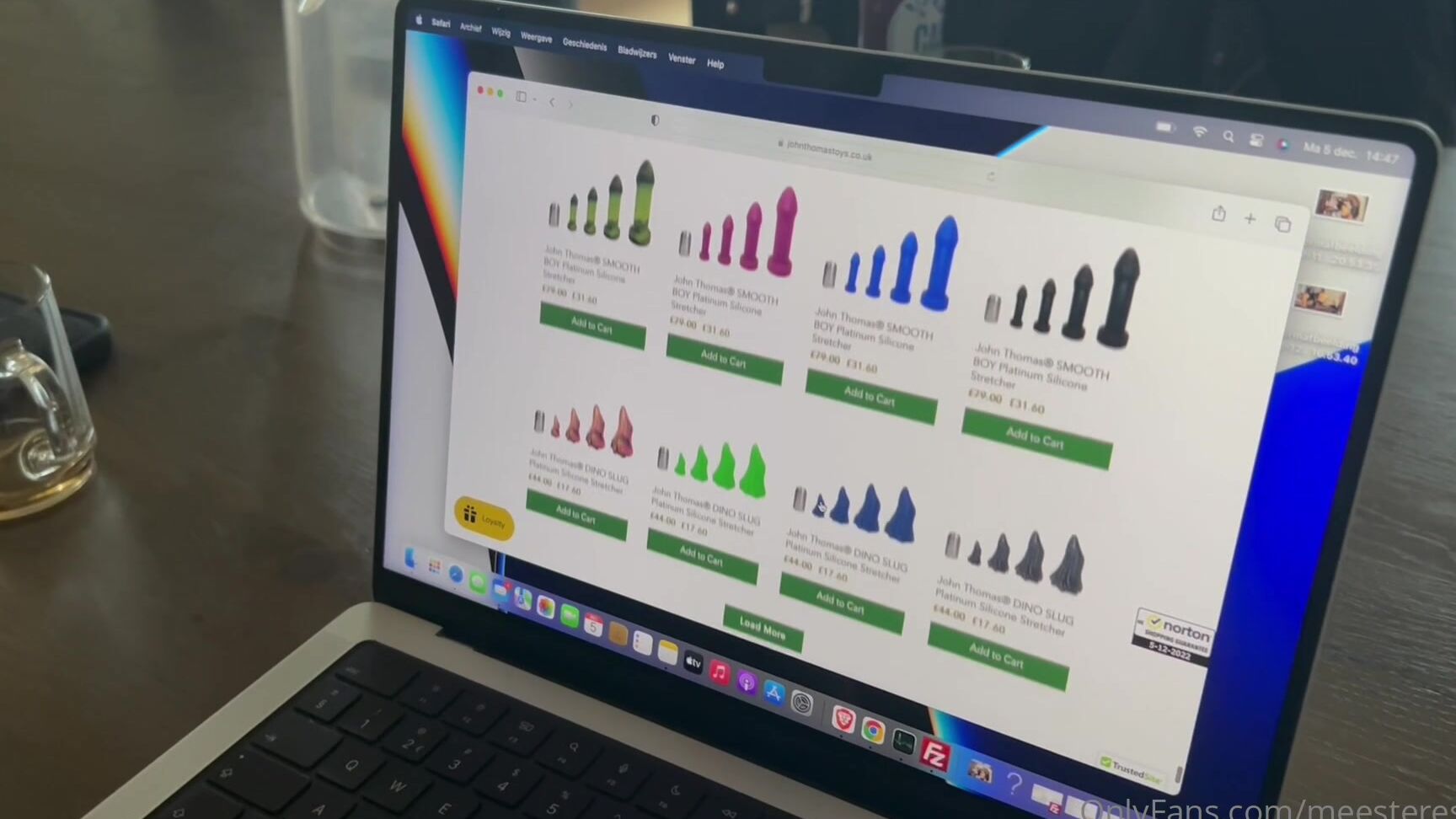 Meesteresnoir Noortje Slavegirlnoortje Had To Choose A New Dildo Because It S Almost X Mas