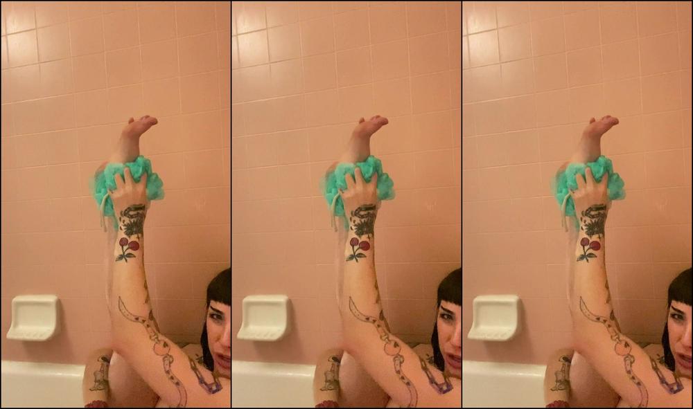 Hankiepankie Shower Talking About What S Going On Random Shit I Didn T Rewatch This So It Migh