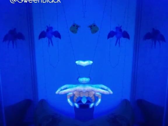 Gweenblack Trippy Hand Show