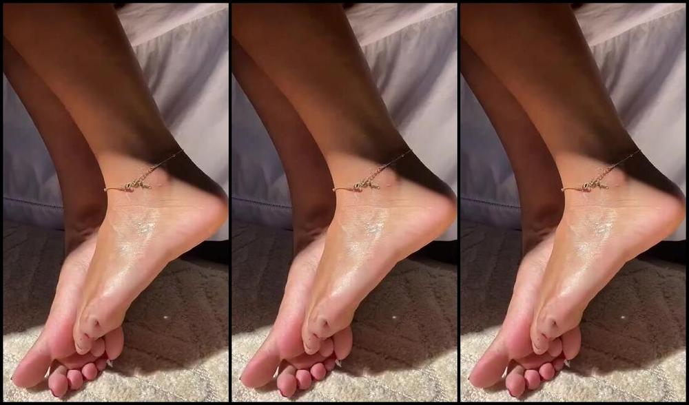 Ro My Feet Nicknamed Romyfeet 11 03 03 2025 Onlyfans Video Imagine You Here Very Close To My Little Foot