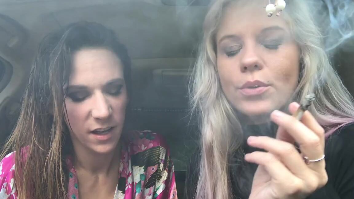 Goddess Anabelle Pync Nicknamed Anabellepync Onlyfans Smoking Fetish Clip