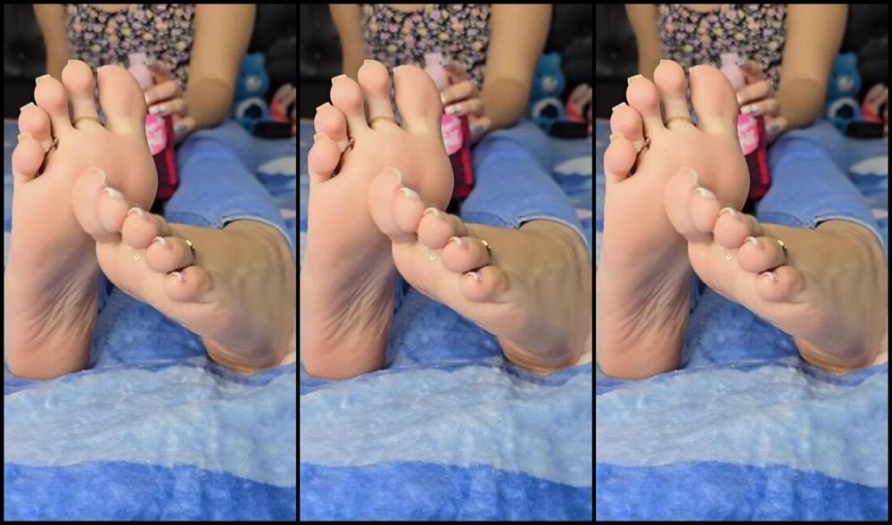Caropies Aka Caropies Foot Fetish 06 28 2024 Onlyfans Video Me Estas Vigilando No Me Doy Cuenta De Que Miras Mis Pies