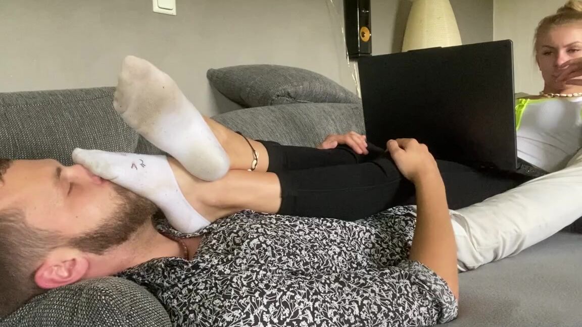 Emmysfeetandsocks Aka Emmyfeetandsocks Onlyfans Just Like He Loves It Warm And Smelly After A Long Walky So Perfect Time To Use My Slave As A Footp