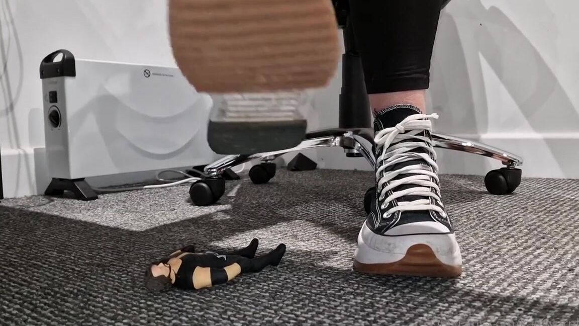 Kats Worn Heels Nicknamed Katswornheels Onlyfans Dress Down Wednesday At The Office Wearing My Powerful Converse Run Star Hikes Probably Not The